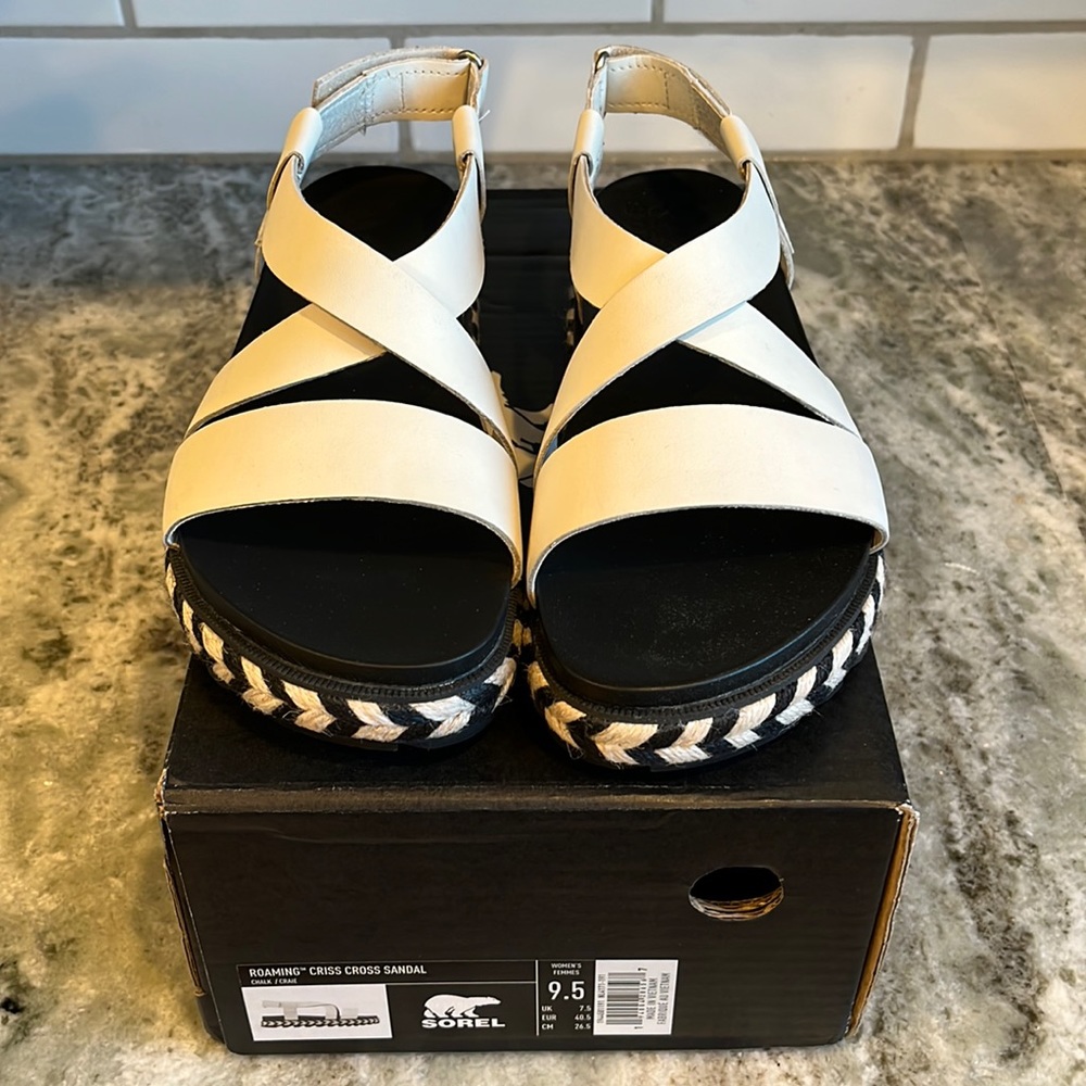 Sorel Roaming Criss Cross Sandal - 9.5